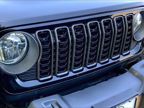 Certified 2024 Jeep Gladiator Sport AWD/4WD image 24
