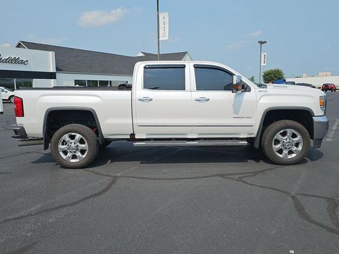 Used 2019 GMC Sierra 2500 SLT w/ Duramax Plus Package AWD/4WD image 4