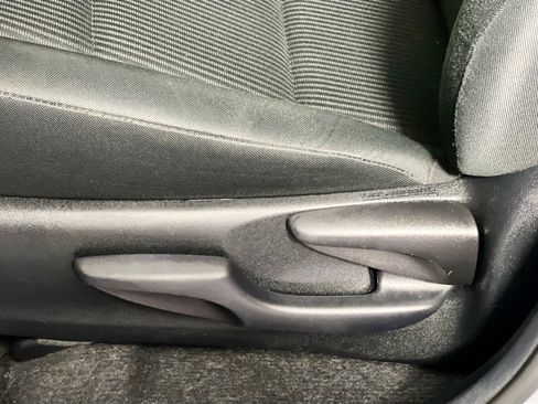 Used 2018 Toyota RAV4 LE image 14