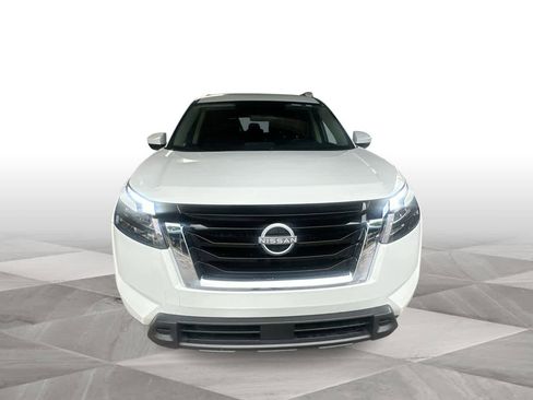 Used 2025 Nissan Pathfinder SV AWD/4WD image 3