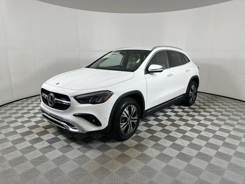 Used 2025 Mercedes-Benz GLA 250 4MATIC image 4