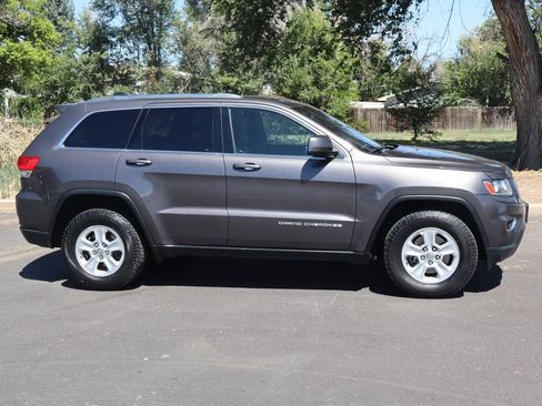 Used 2014 Jeep Grand Cherokee Laredo w/ Quick Order Package 23E AWD/4WD image 3