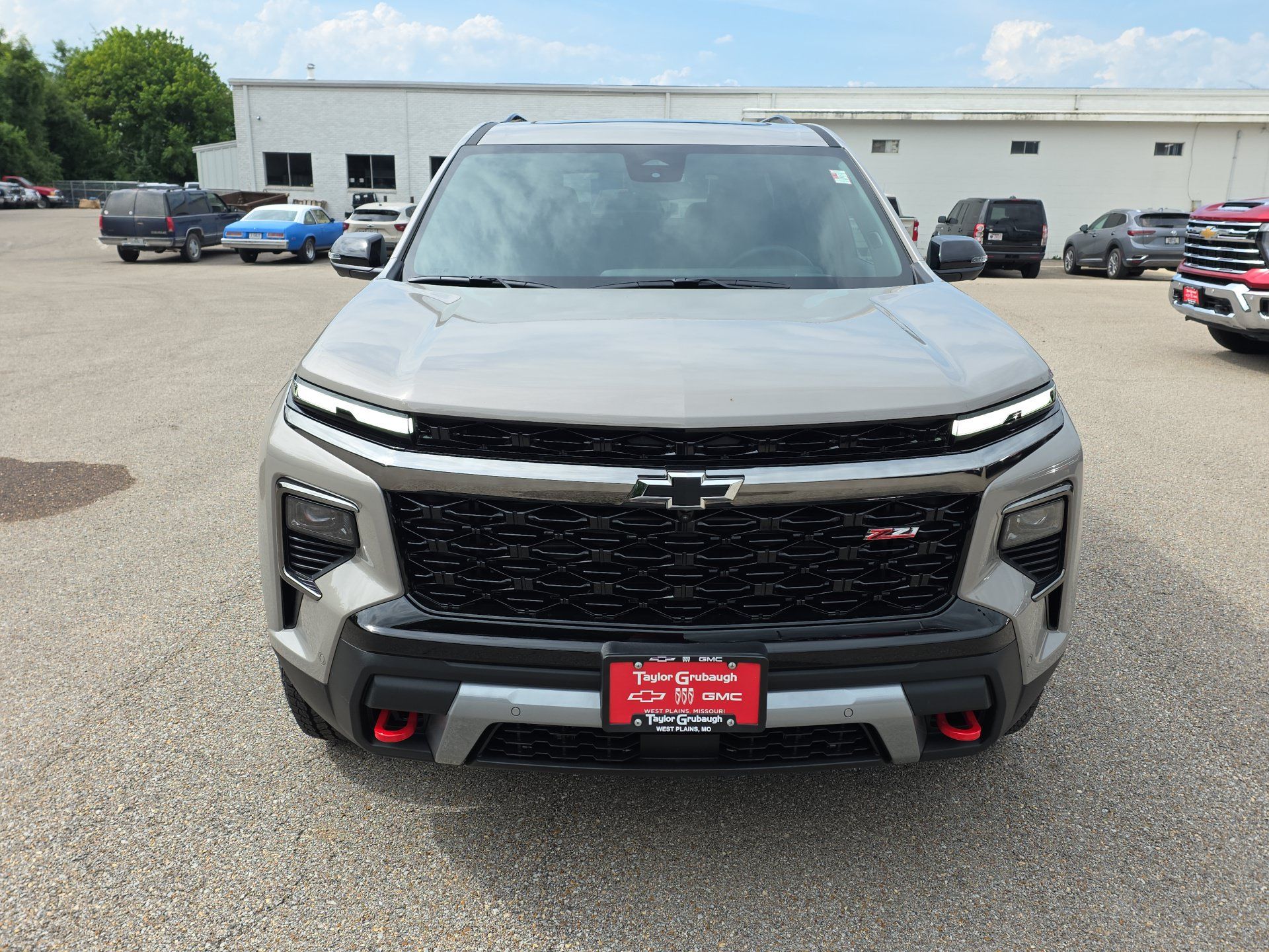 New 2026 Chevrolet Traverse Z71 w/ Enhanced Driving Package AWD/4WD image 3