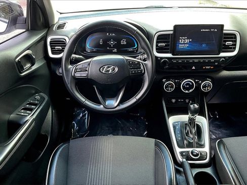 Used 2023 Hyundai Venue Limited image 5
