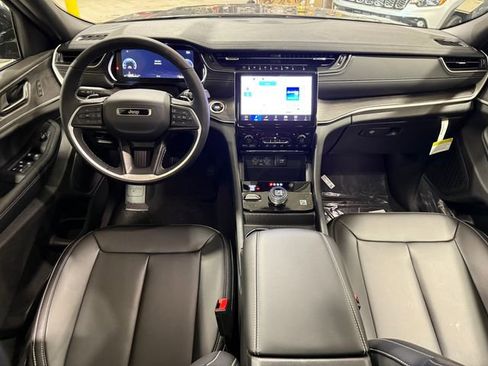 New 2025 Jeep Grand Cherokee Limited w/ Black Appearance Package image 15