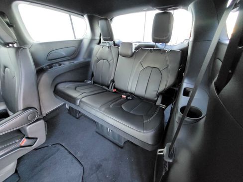 New 2026 Chrysler Pacifica Select image 27