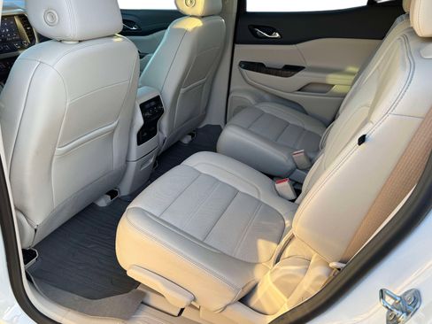 Used 2023 GMC Acadia Denali w/ Denali Technology Package image 15