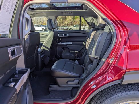 Certified 2022 Ford Explorer XLT w/ Equipment Group 202A image 29