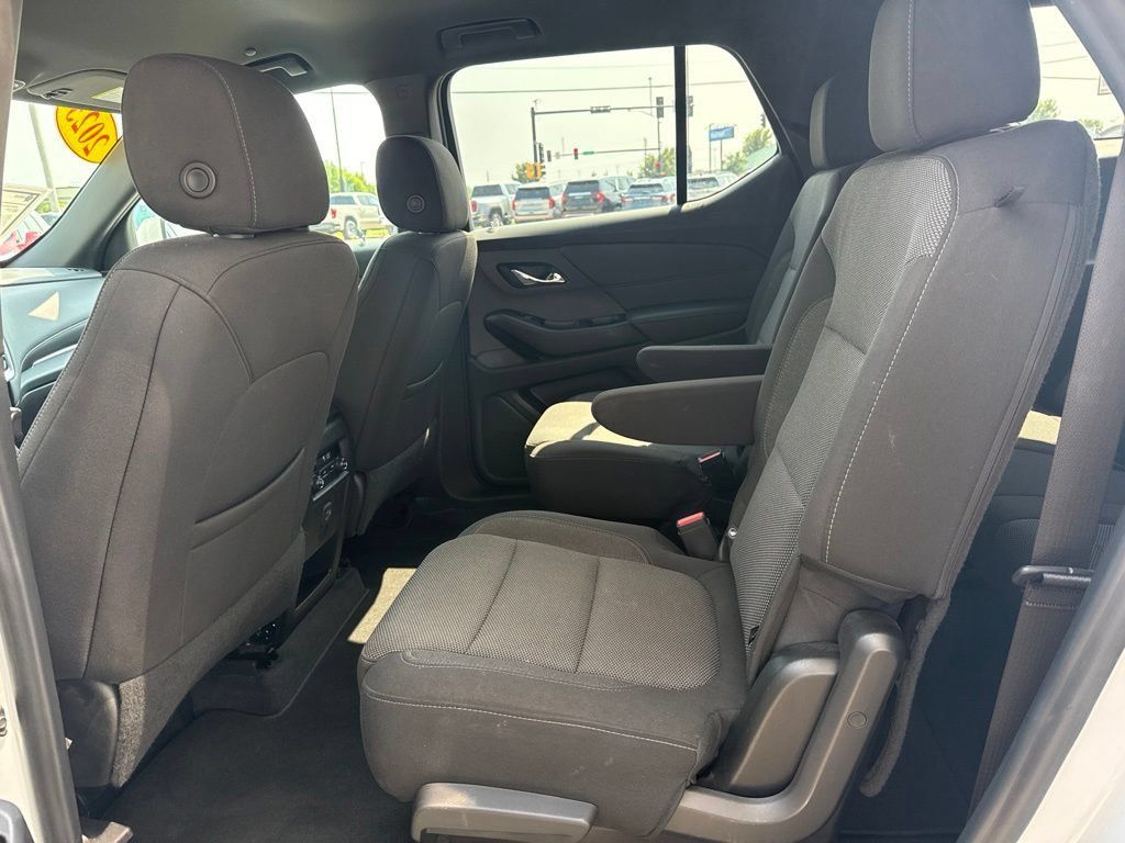 Used 2023 Chevrolet Traverse LT FWD image 15