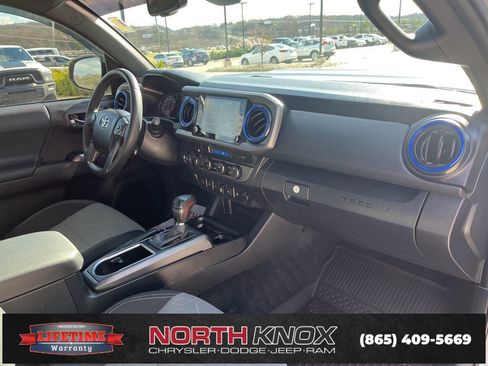 Used 2023 Toyota Tacoma TRD Sport w/ Technology Package image 28