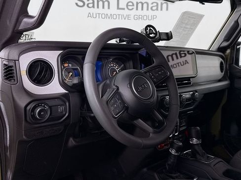Used 2025 Jeep Wrangler Unlimited Sport AWD/4WD image 9