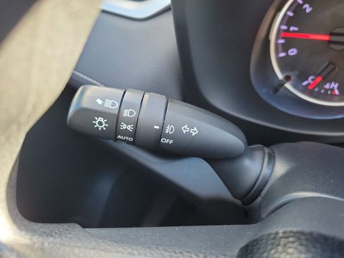 Used 2020 Toyota RAV4 XLE image 31