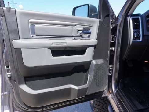 Used 2019 RAM 1500 Classic SLT image 8