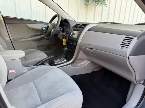 Used 2010 Toyota Corolla LE FWD image 13