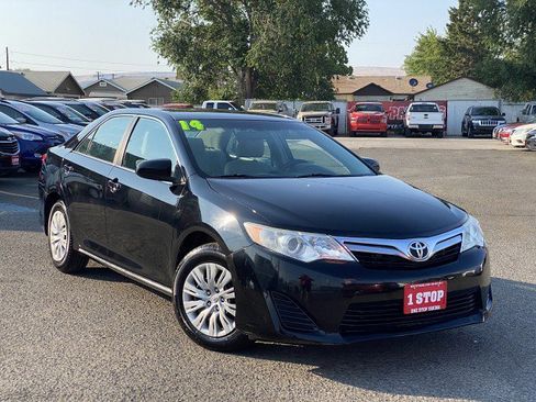 Used 2014 Toyota Camry LE image 1