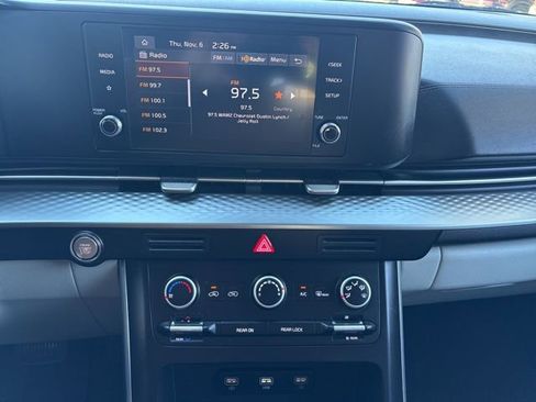 Certified 2023 Kia Carnival LX image 14