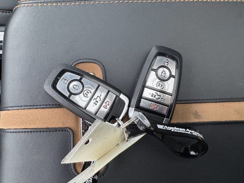 Used 2024 Ford F350 Platinum image 24