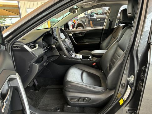 Used 2021 Toyota RAV4 XLE Premium image 35