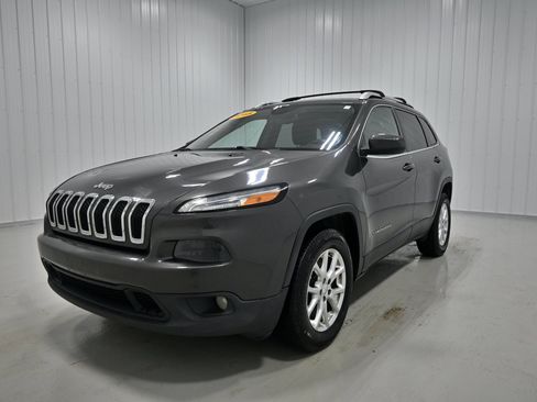 Used 2015 Jeep Cherokee Latitude w/ Cold Weather Group AWD/4WD image 22