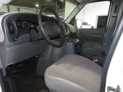 Used 2003 Ford E-350 and Econoline 350 Super Duty Wagon image 18