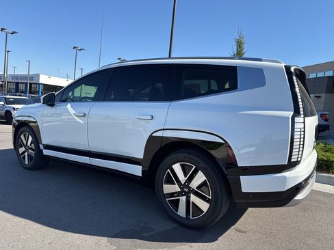 New 2026 Hyundai Ioniq 9 SEL image 5