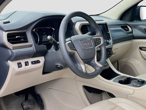 Used 2023 GMC Acadia Denali w/ Denali Ultimate Package FWD image 9