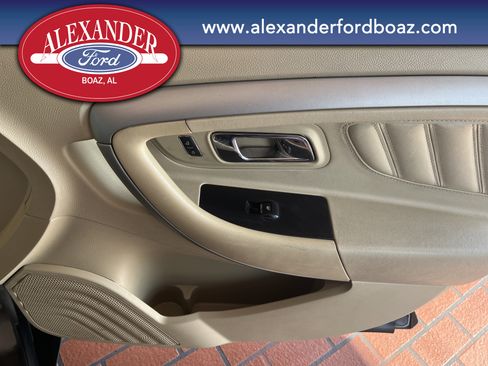 Used 2016 Ford Taurus SE image 14