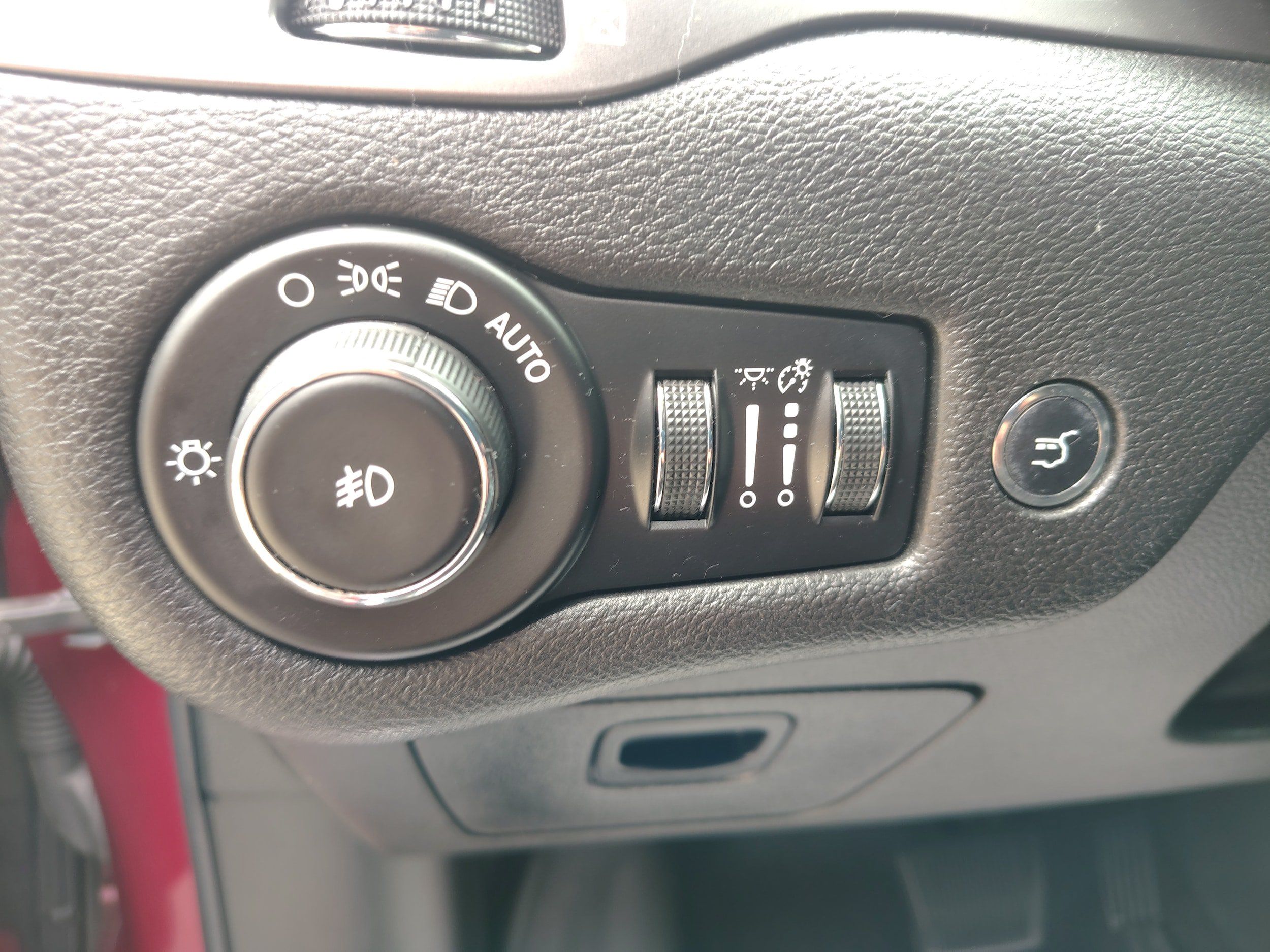 Used 2019 Jeep Cherokee Limited AWD/4WD image 27
