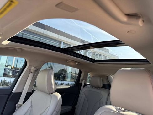 Certified 2021 Lincoln Nautilus Reserve w/ Equipment Group 201A image 35