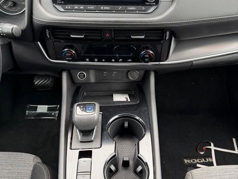 Used 2022 Nissan Rogue SV image 13