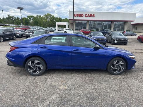 Certified 2025 Hyundai Elantra Sport FWD image 6