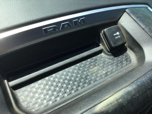 Used 2019 RAM 1500 Big Horn AWD/4WD image 16