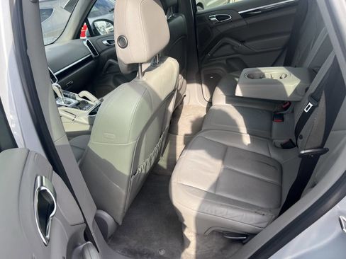 Used 2014 Porsche Cayenne S w/ Basic Package image 18