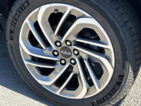 New 2026 Lincoln Navigator Premiere AWD/4WD image 12