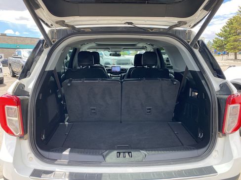 Used 2024 Ford Explorer Limited w/ Equipment Group 301A AWD/4WD image 4
