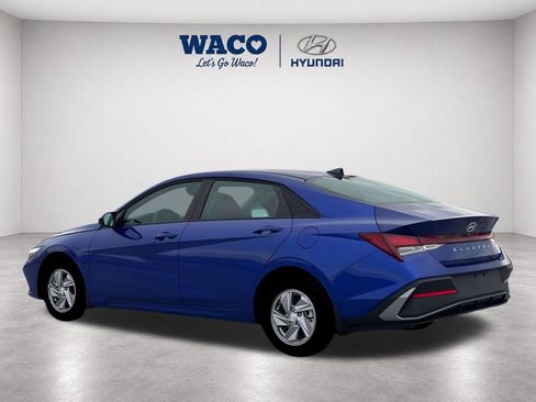 Used 2026 Hyundai Elantra SE w/ Cargo Package FWD image 6