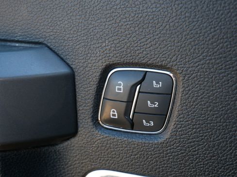 Used 2021 Ford F350 Platinum w/ Tremor Off-Road Package image 27