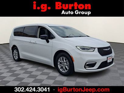 Used 2024 Chrysler Pacifica Touring-L