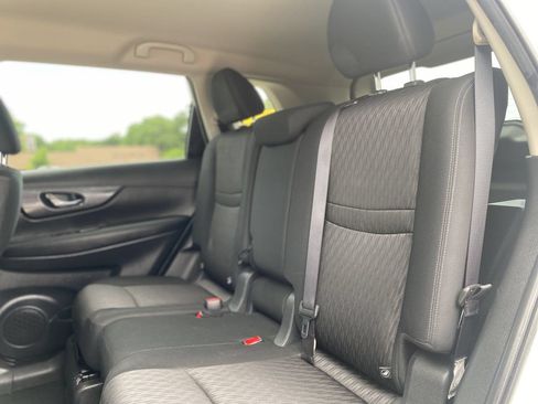 Used 2018 Nissan Rogue SV FWD image 15