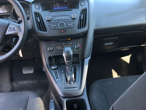 Used 2017 Ford Focus SE image 18