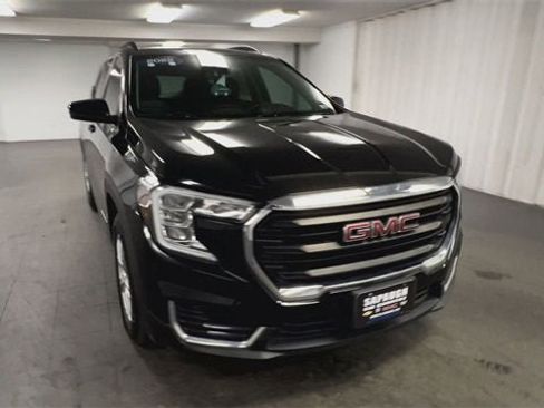 Certified 2022 GMC Terrain SLE w/ Driver Convenience Package image 3