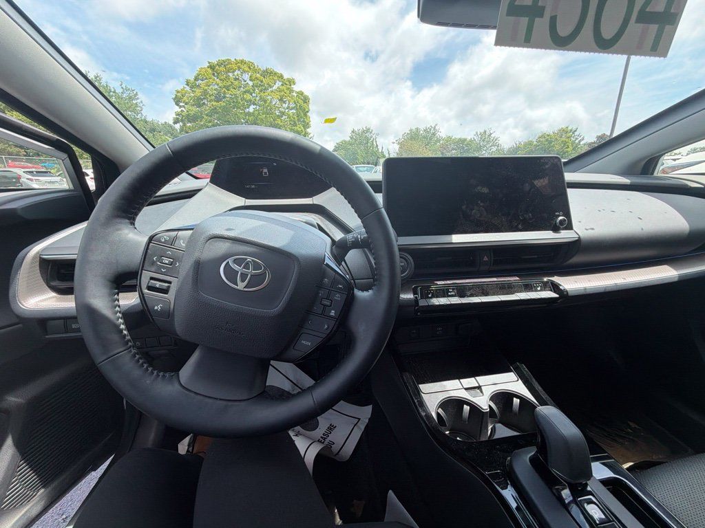 Used 2024 Toyota Prius XLE AWD/4WD image 3
