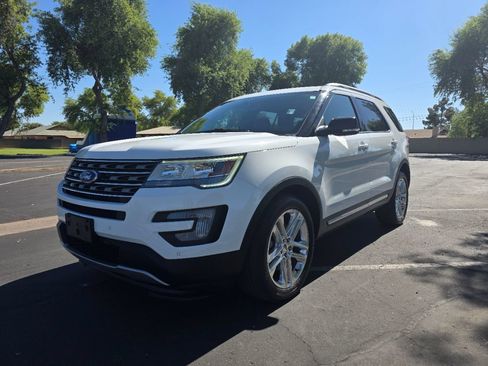 Used 2017 Ford Explorer XLT w/ Equipment Group 202A FWD image 8