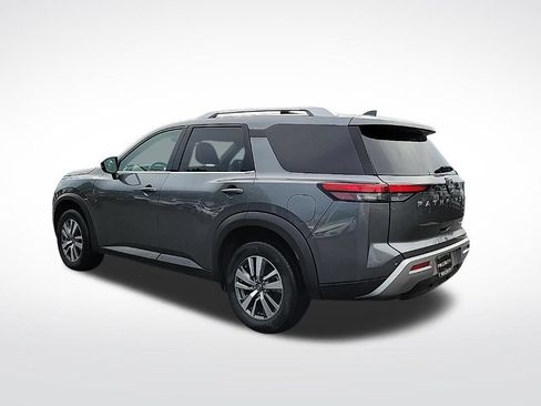 Used 2025 Nissan Pathfinder SL AWD/4WD image 3