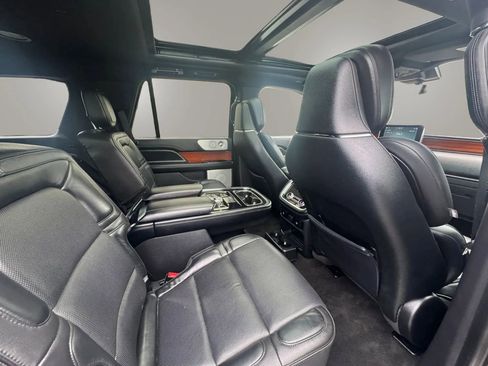 Used 2018 Lincoln Navigator Reserve w/ Technology Package AWD/4WD image 14