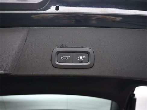 Used 2024 Volvo XC40 B5 Plus w/ Climate Package image 31