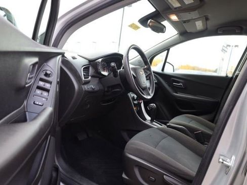 Used 2018 Chevrolet Trax LS image 9