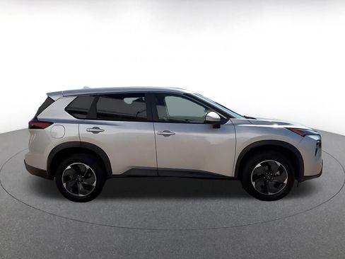 Used 2025 Nissan Rogue SV AWD/4WD image 16