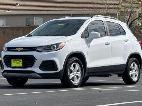 Used 2018 Chevrolet Trax LT w/ LT Convenience Package image 16