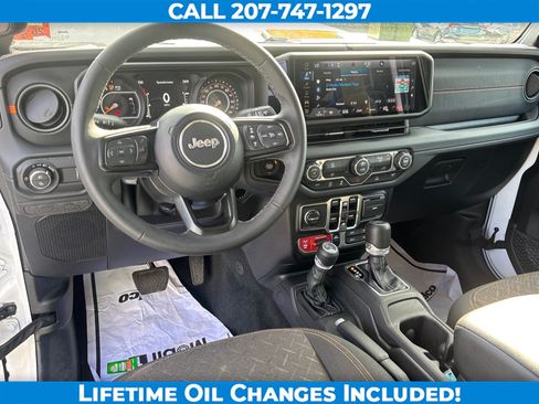 Used 2026 Jeep Gladiator Mojave AWD/4WD image 16